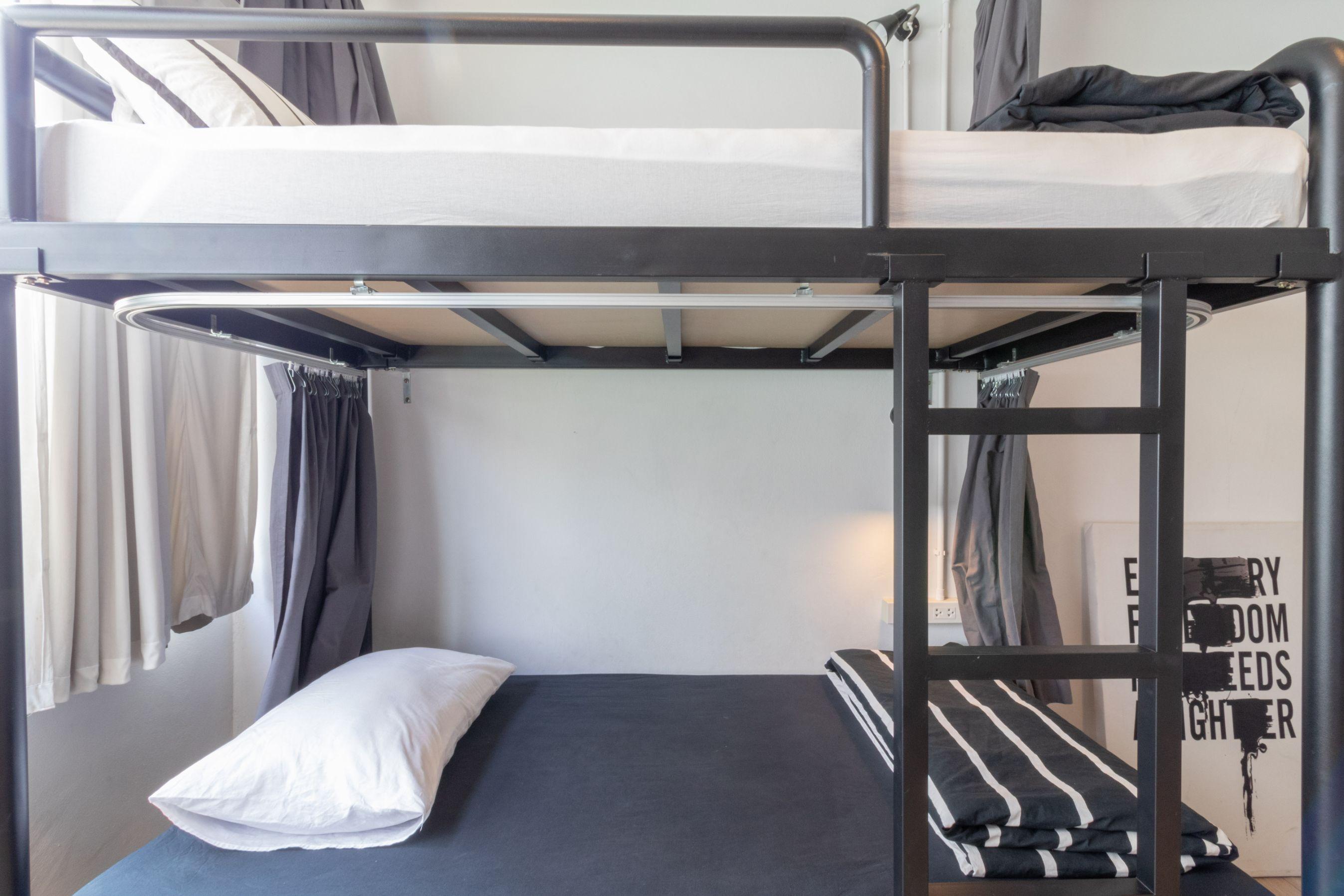 Beige Poshtels + Netflix Vandrarhem Bangkok Exteriör bild