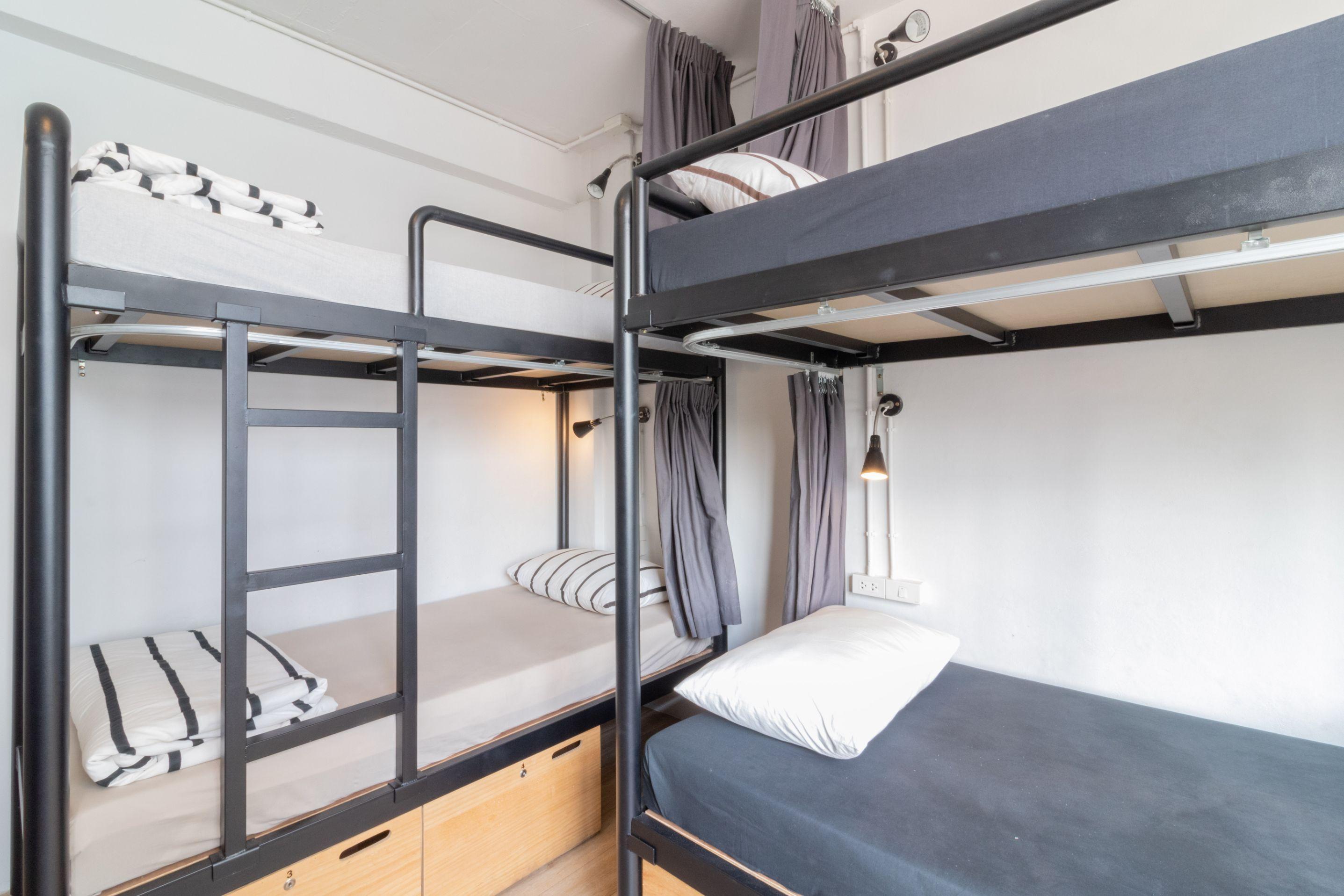 Beige Poshtels + Netflix Vandrarhem Bangkok Exteriör bild