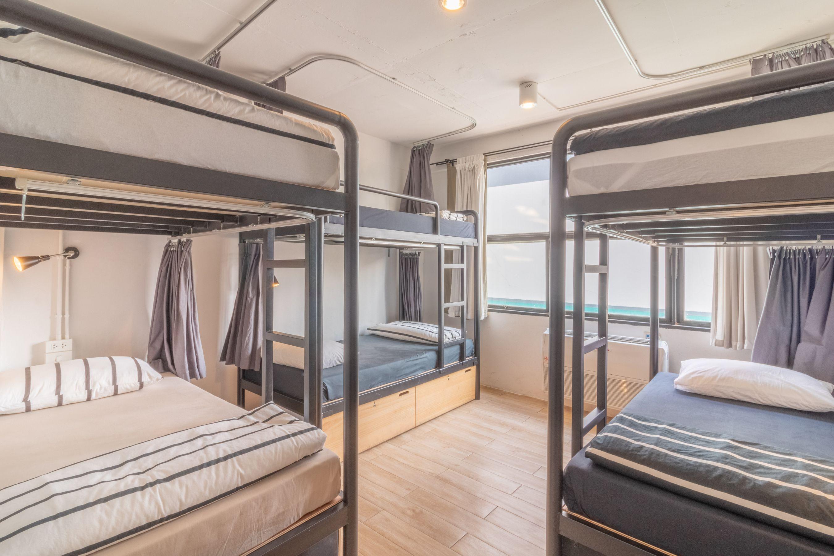 Beige Poshtels + Netflix Vandrarhem Bangkok Exteriör bild