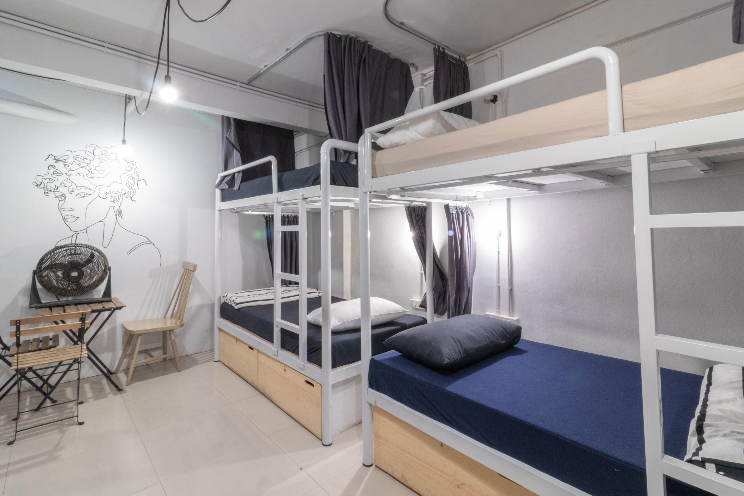 Beige Poshtels + Netflix Vandrarhem Bangkok Exteriör bild