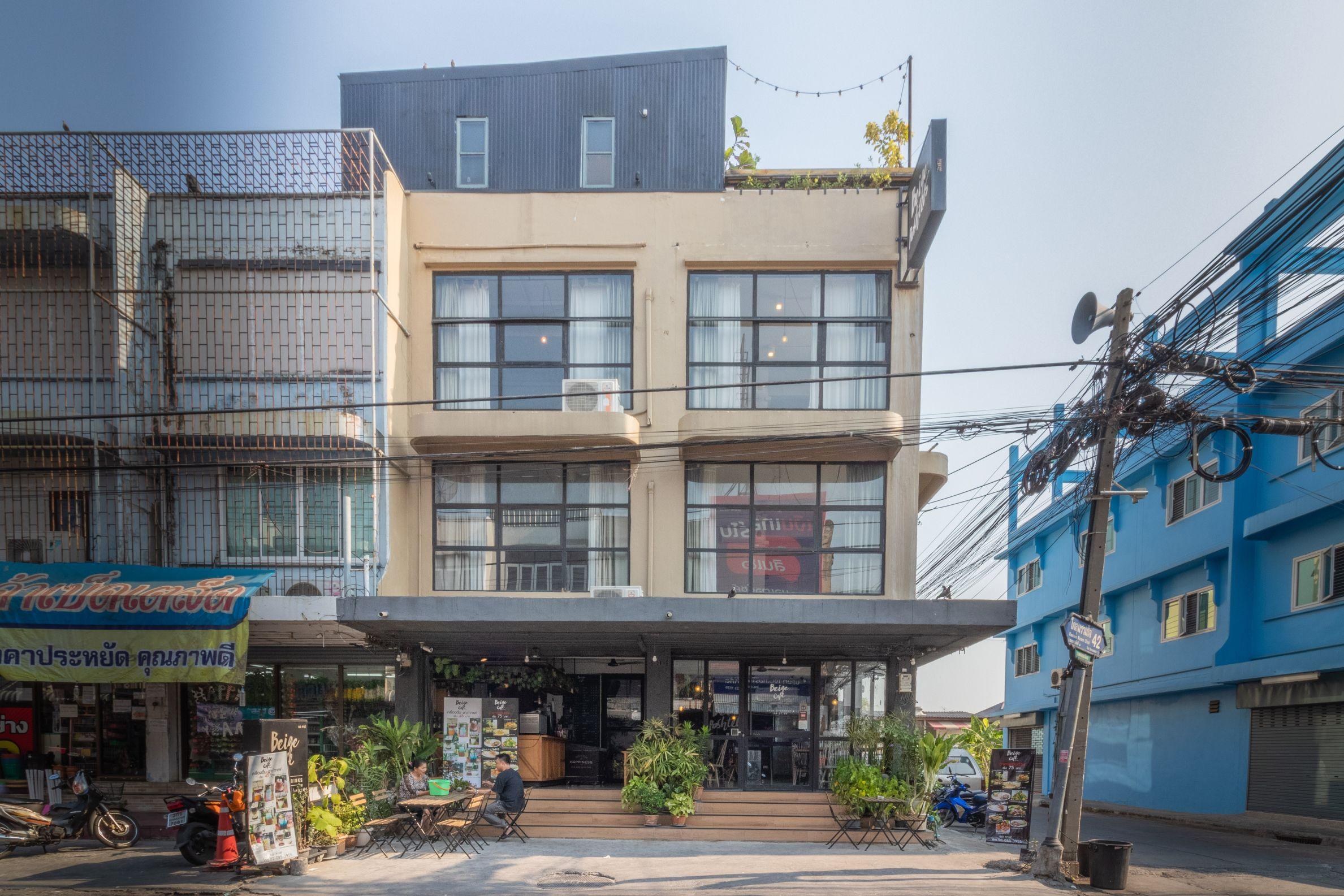 Beige Poshtels + Netflix Vandrarhem Bangkok Exteriör bild