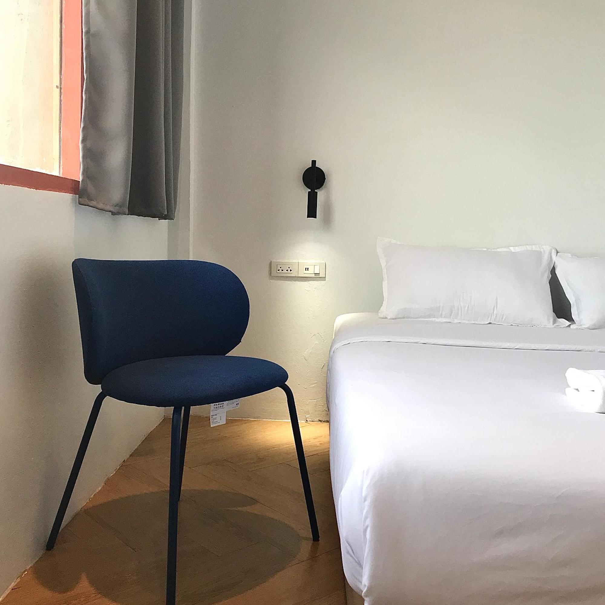 Beige Poshtels + Netflix Vandrarhem Bangkok Exteriör bild