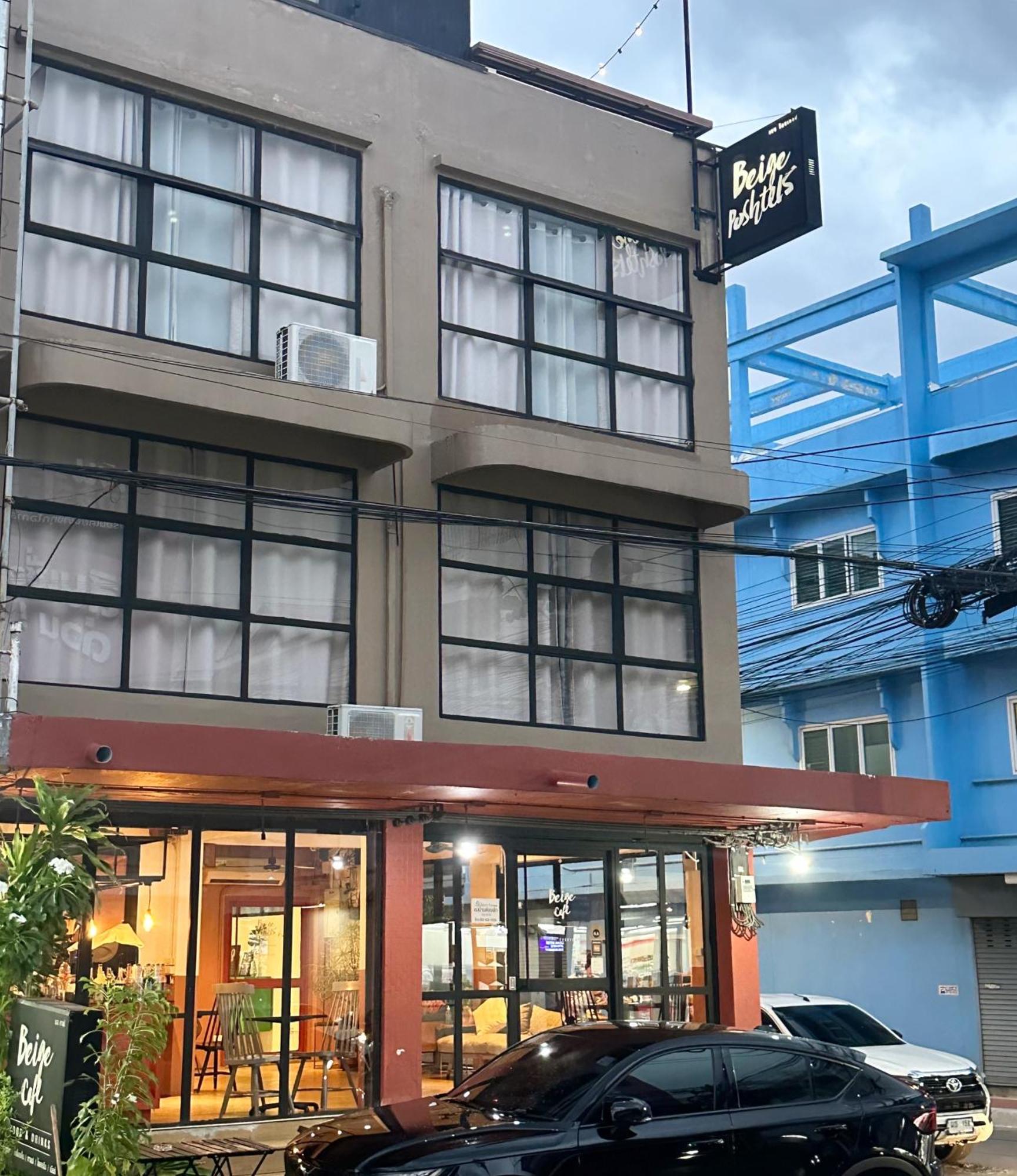 Beige Poshtels + Netflix Vandrarhem Bangkok Exteriör bild