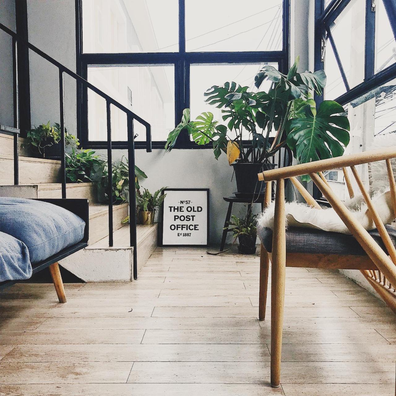 Beige Poshtels + Netflix Vandrarhem Bangkok Exteriör bild