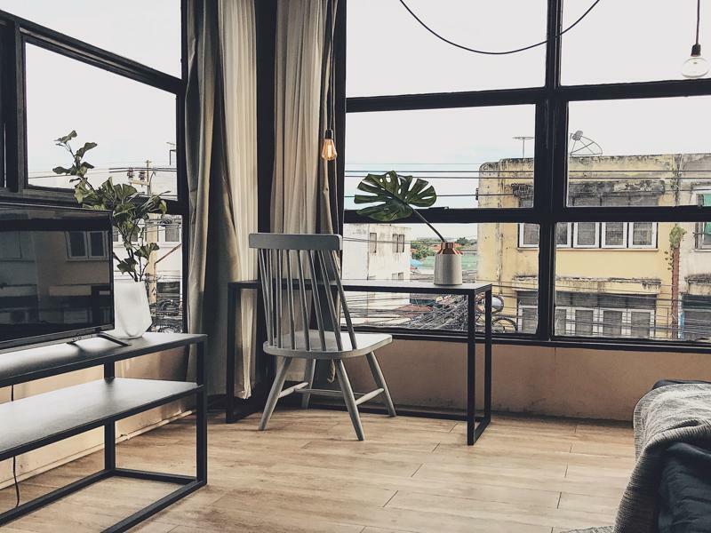 Beige Poshtels + Netflix Vandrarhem Bangkok Exteriör bild