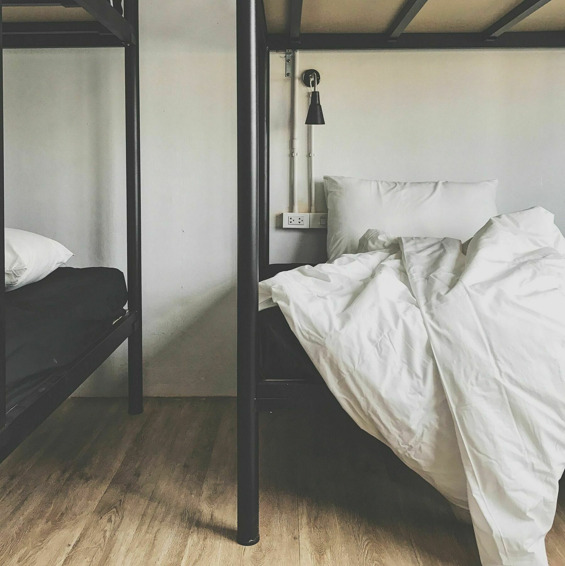 Beige Poshtels + Netflix Vandrarhem Bangkok Exteriör bild